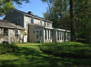 35 Heatherstone Rd, Amherst, MA 01002