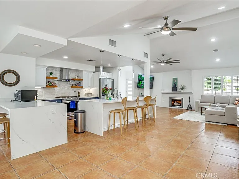 1123 E El Cid — Photo 12