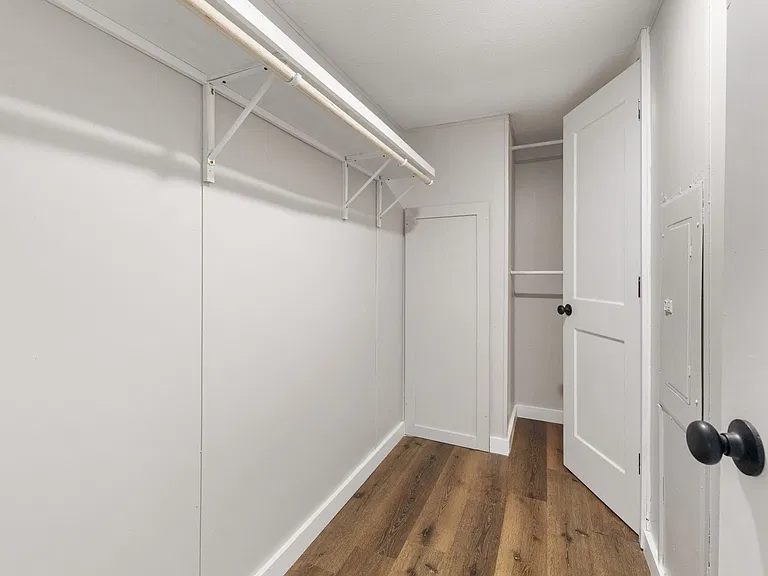 215 Loranger Dr — Photo 17