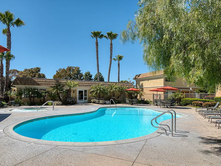 Monterey Villas — Photo 2
