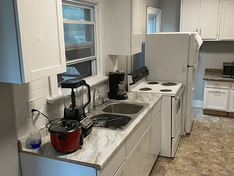 343 E Crain Ave — Photo 5
