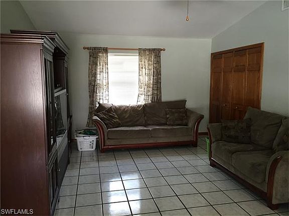 3rd image of 2127 SE 14th St