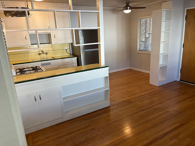 Powell Place — Photo 1