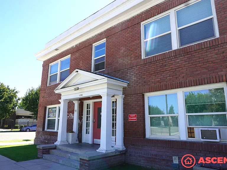 1701 B Street — Photo 1