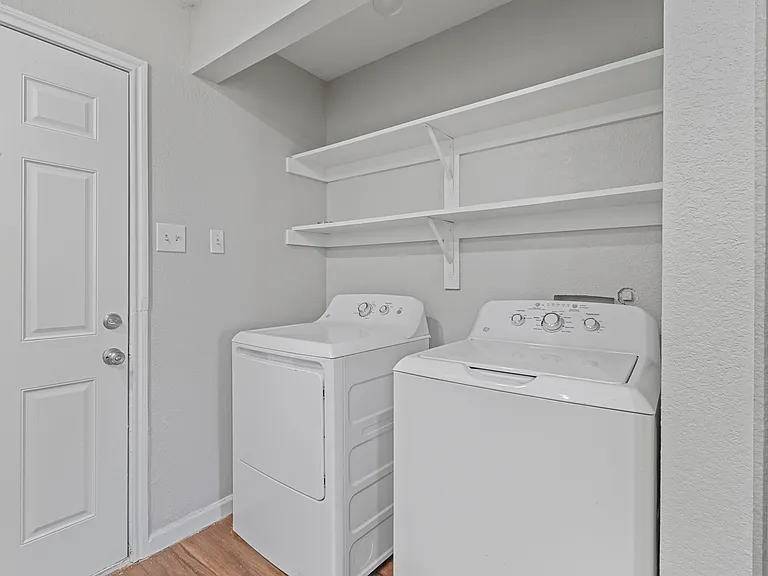 1716 Manor Garden Curv — Photo 13
