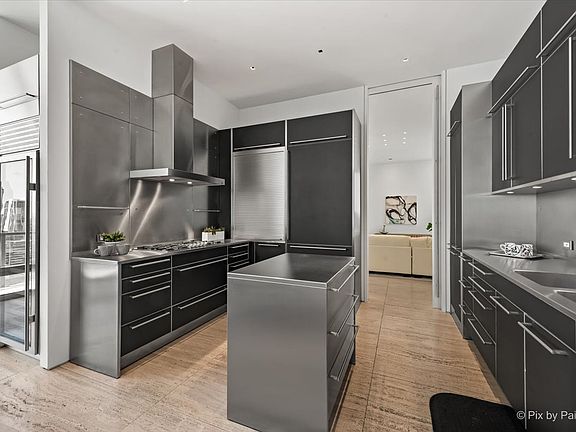 5th image of 500 W Superior St #2505