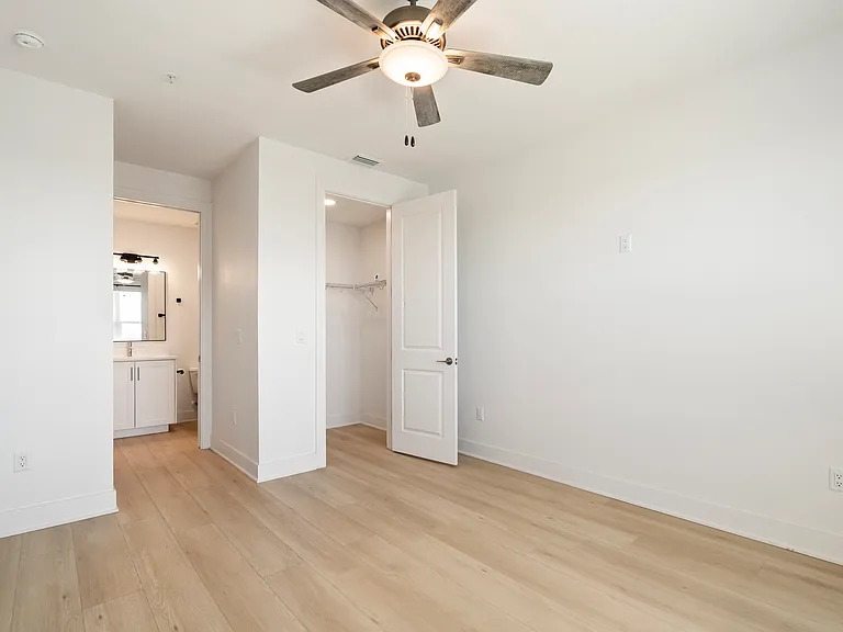 400 150th Ave #501 — Photo 22