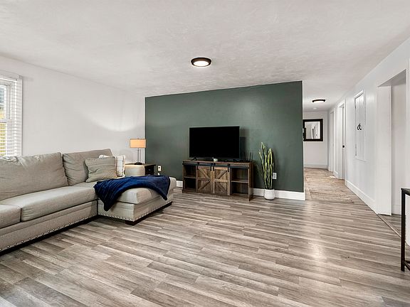 3rd image of 3531 N Richmond St