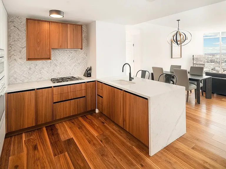 21 India St #32E — Photo 3