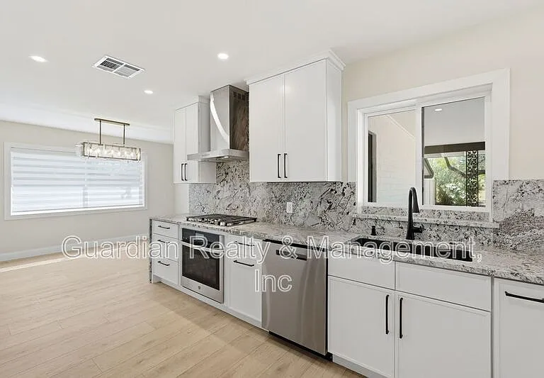 6819 E Paradise Pkwy — Photo 11