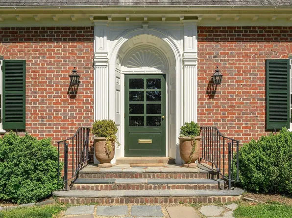 921 Rugby Rd, Charlottesville, VA 22903