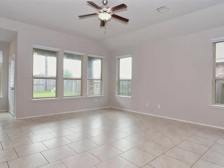 4427 Aversa Dr — Photo 7