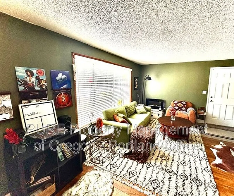 2 bed, 1.0 bath, 764 sqft, $1,745 — Photo 3