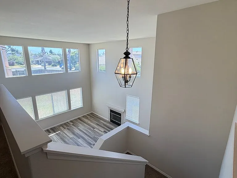 1810 Baylor Ln — Photo 13
