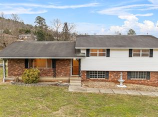 7 Holiday Ln, Chattanooga, TN 37415
