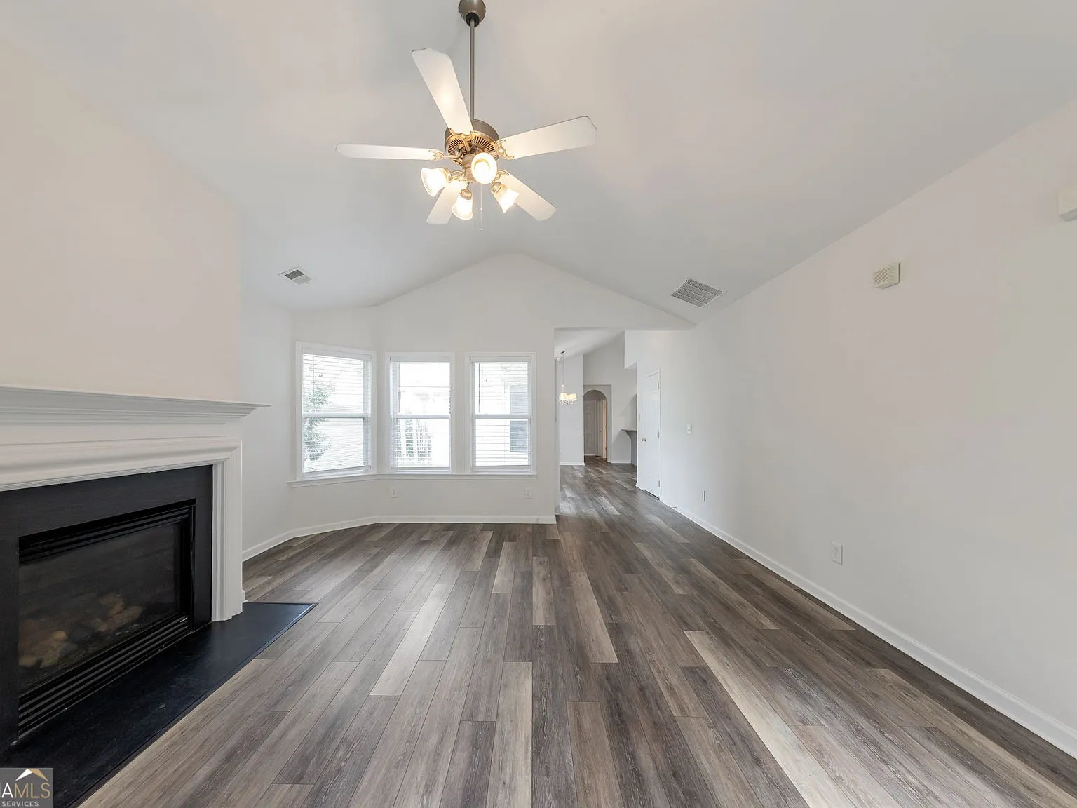 3 bed, 2.0 bath, 1337 sqft, $1,825 — Photo 4