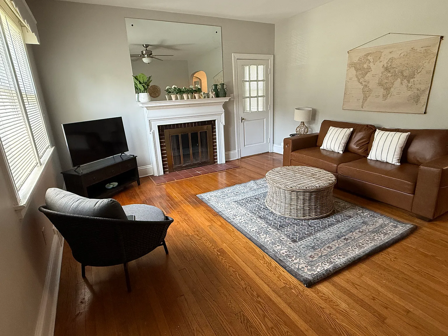 2 bed, 1000 sqft, $2,495 — Photo 3