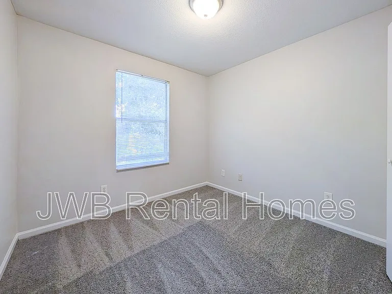 75 W 7th St — Photo 5