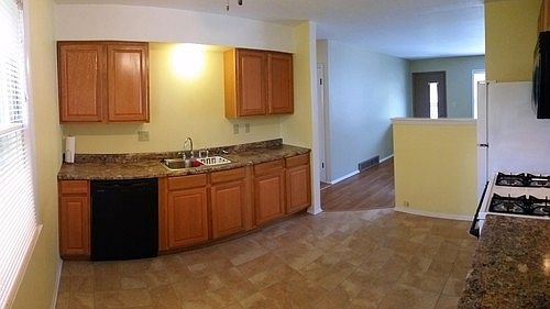 2nd image of 915 Birch Dr