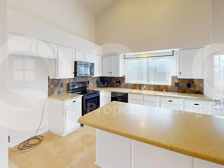 682 N Butte Ave — Photo 3