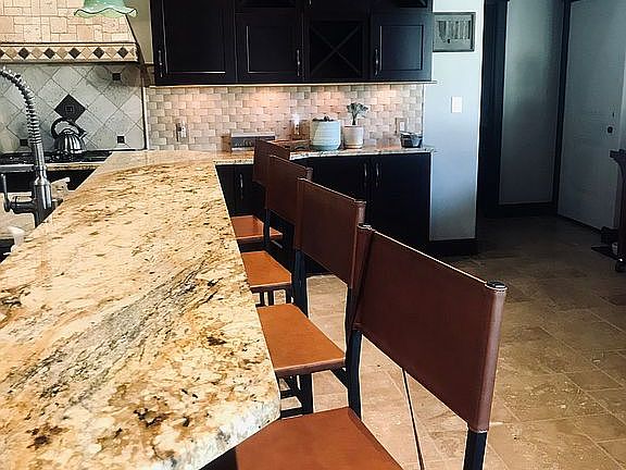 Kitchen bar
