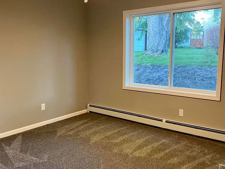 400 Western Cir — Photo 5