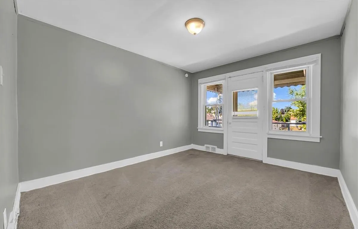 Building Photo - 1583 Empire Ave #2