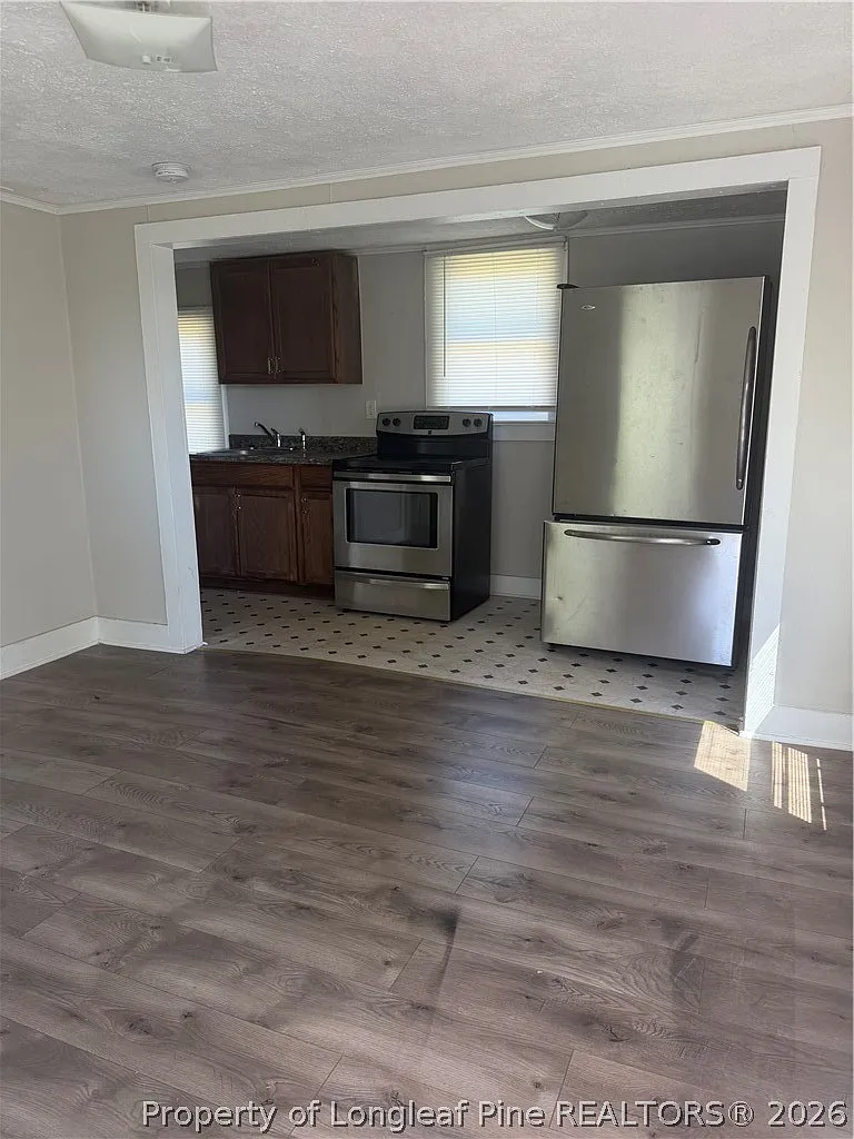 1 bed, 1.0 bath, 924 sqft, $850 — Photo 2