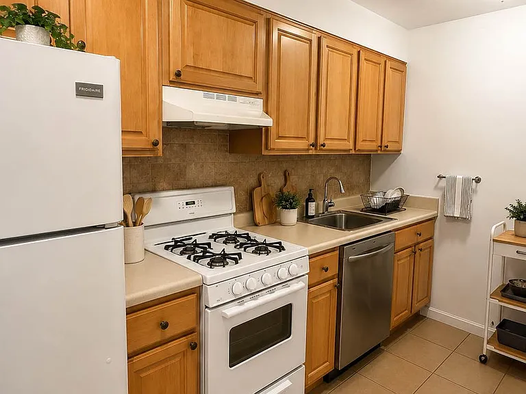 585 3rd Ave #2 — Photo 4