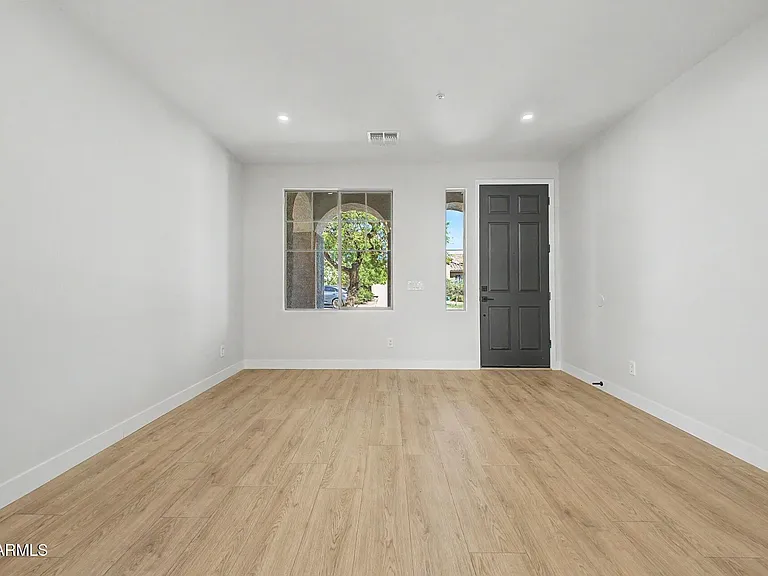 7062 W Andrew Ln — Photo 11