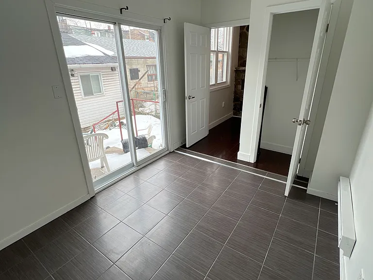 159 Montrose Ave #1 — Photo 8