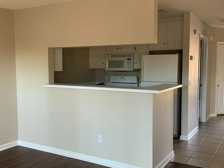 130 Woodmere Dr — Photo 3