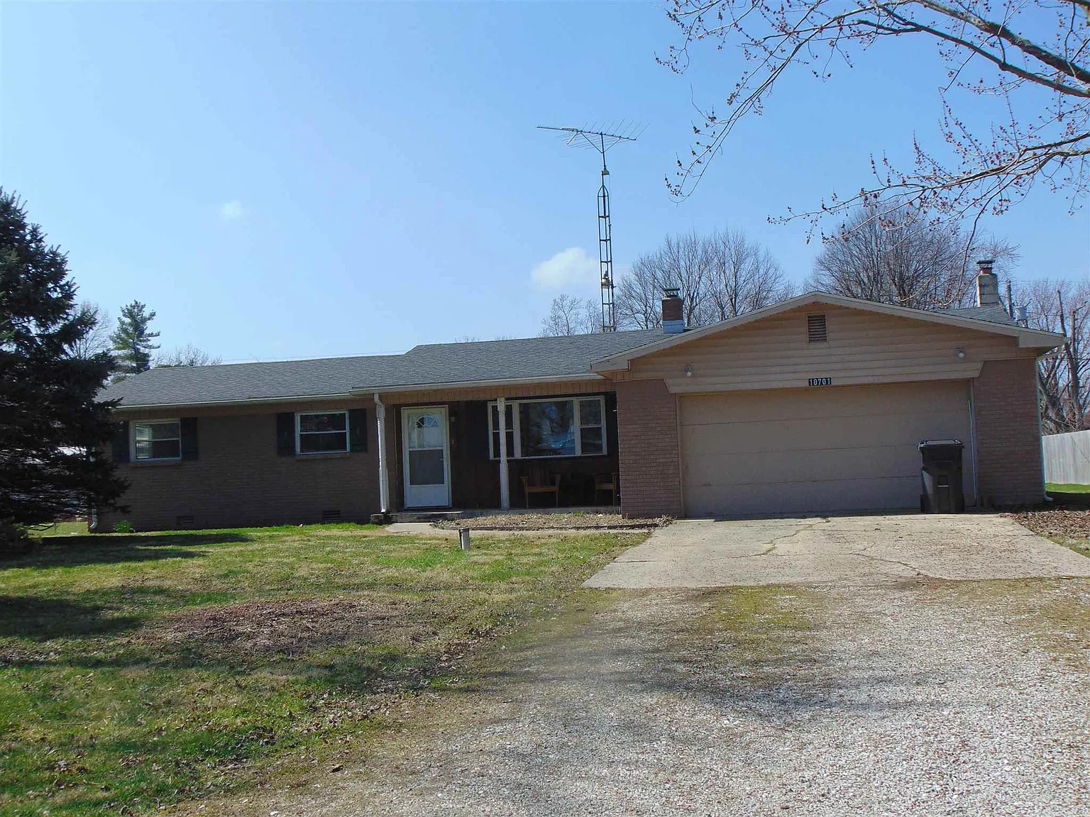 10701 N Faye Ave photo 1