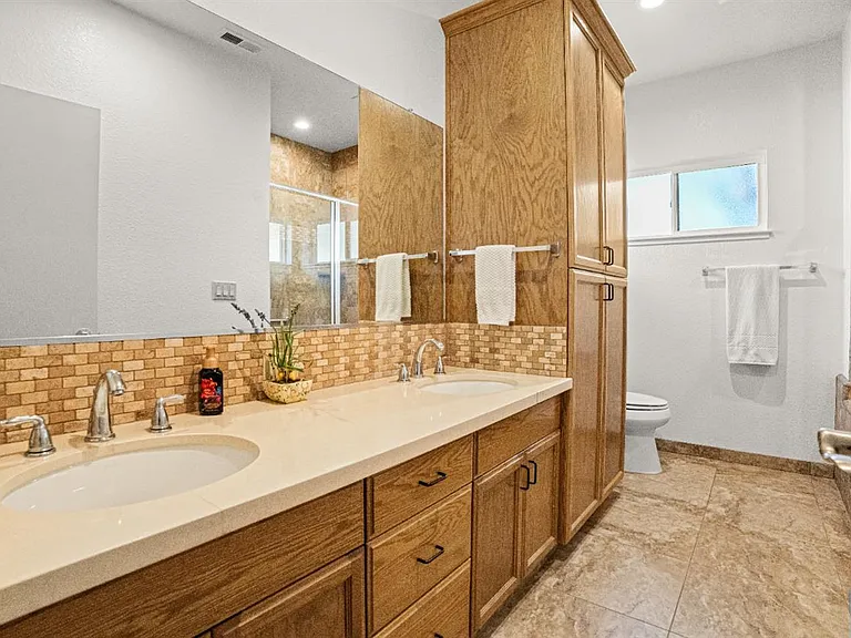2585 Central Park Dr — Photo 19