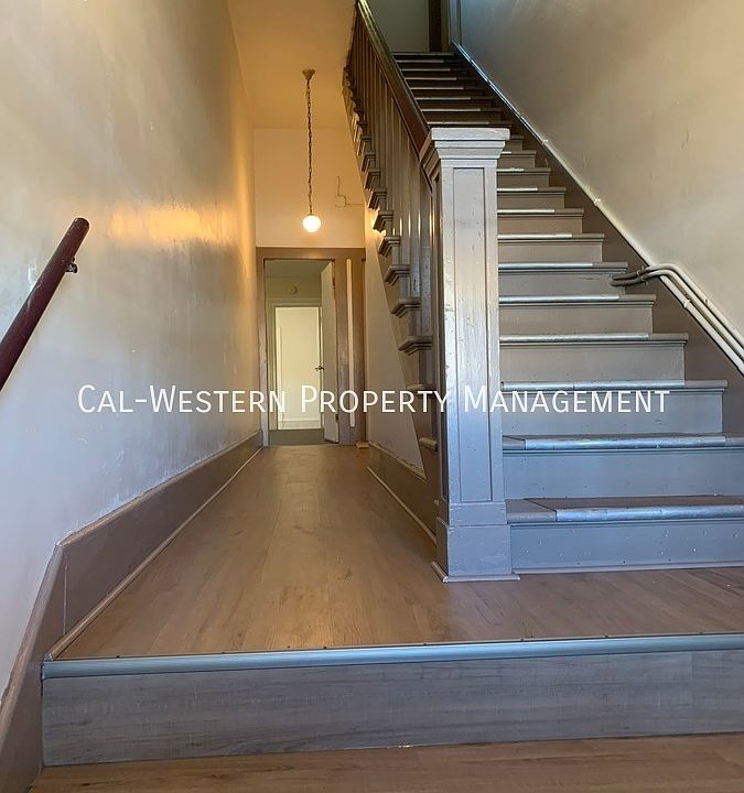 1st image of 390 E Santa Clara St APT 1
