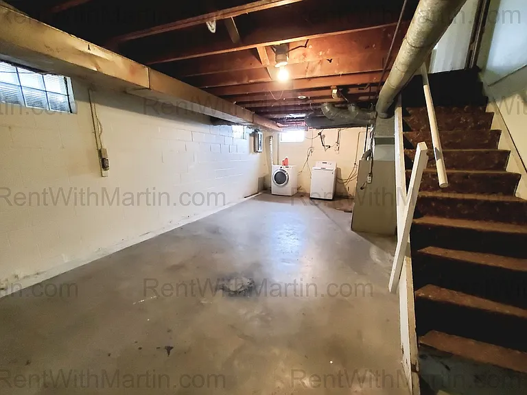 1112-1114 Byron Ave — Photo 15
