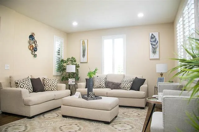 1048 Flurry Dr — Photo 2