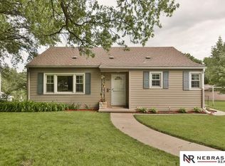 7788 Oakwood St, Omaha, NE 68127