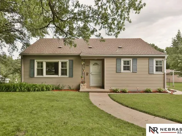 7788 Oakwood St, Omaha, NE 68127
