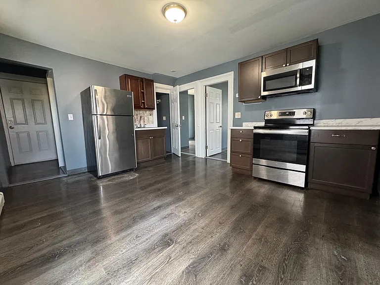 421-2 Logan St #2B — Photo 5