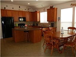 Kitchen and breakfast area