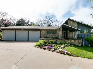 1911 Blue Hills Rd, Manhattan, KS 66502