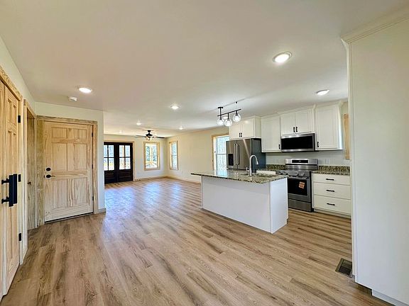 4th image of 3840 Federal Rd