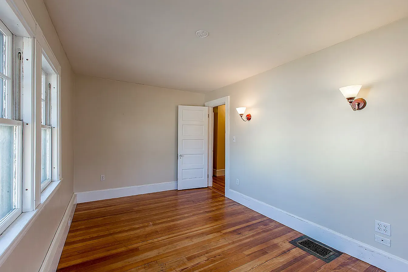 4 bed, 1.5 bath, 2951 sqft, $2,700 — Photo 3