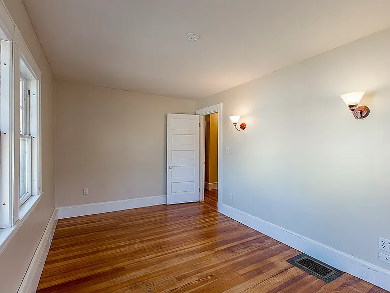 1 Beech St — Photo 3