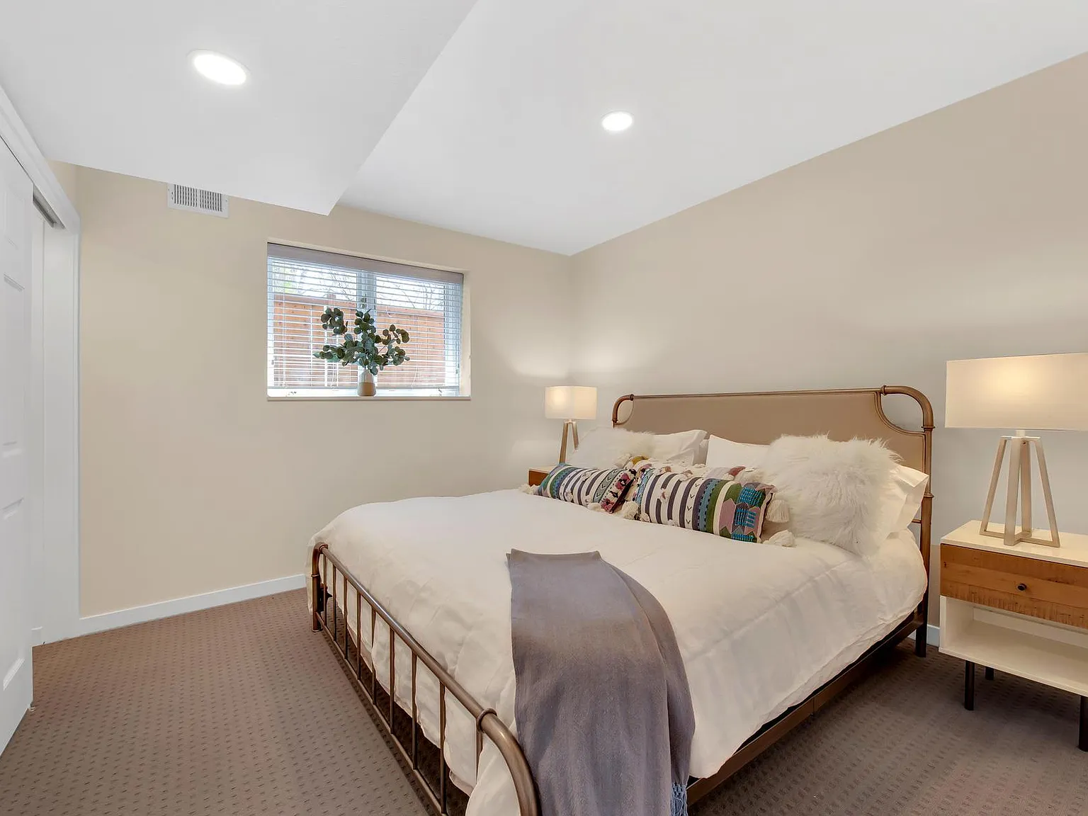 2 bed, 926 sqft, $3,500 — Photo 3