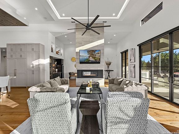 5th image of 121 Greystone Pt