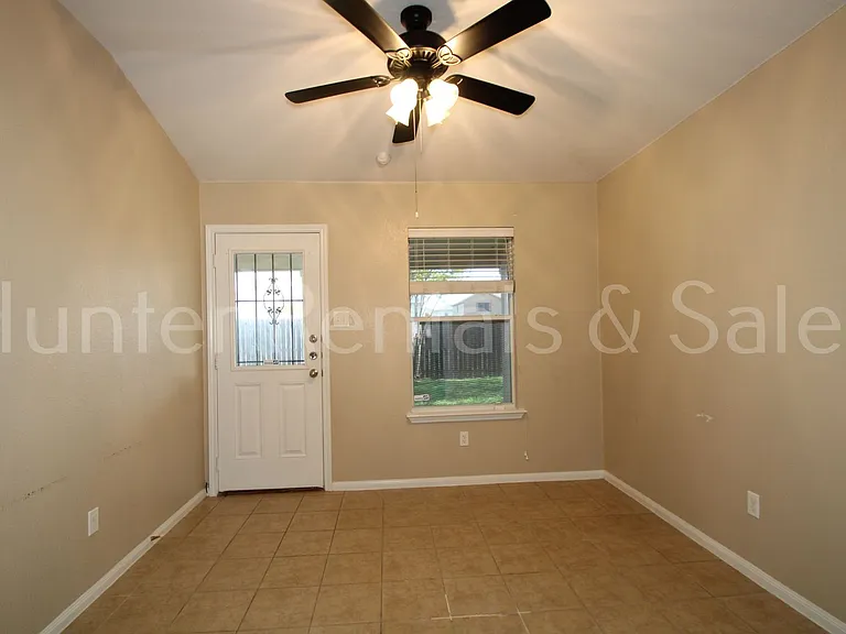 505 E Vega Ln — Photo 12