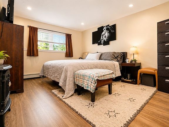 4th image of 668 Robbins Ave APT 3