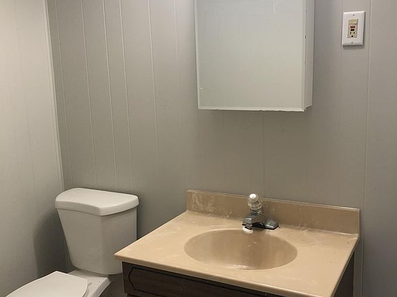 1/2 bath off master bedroom